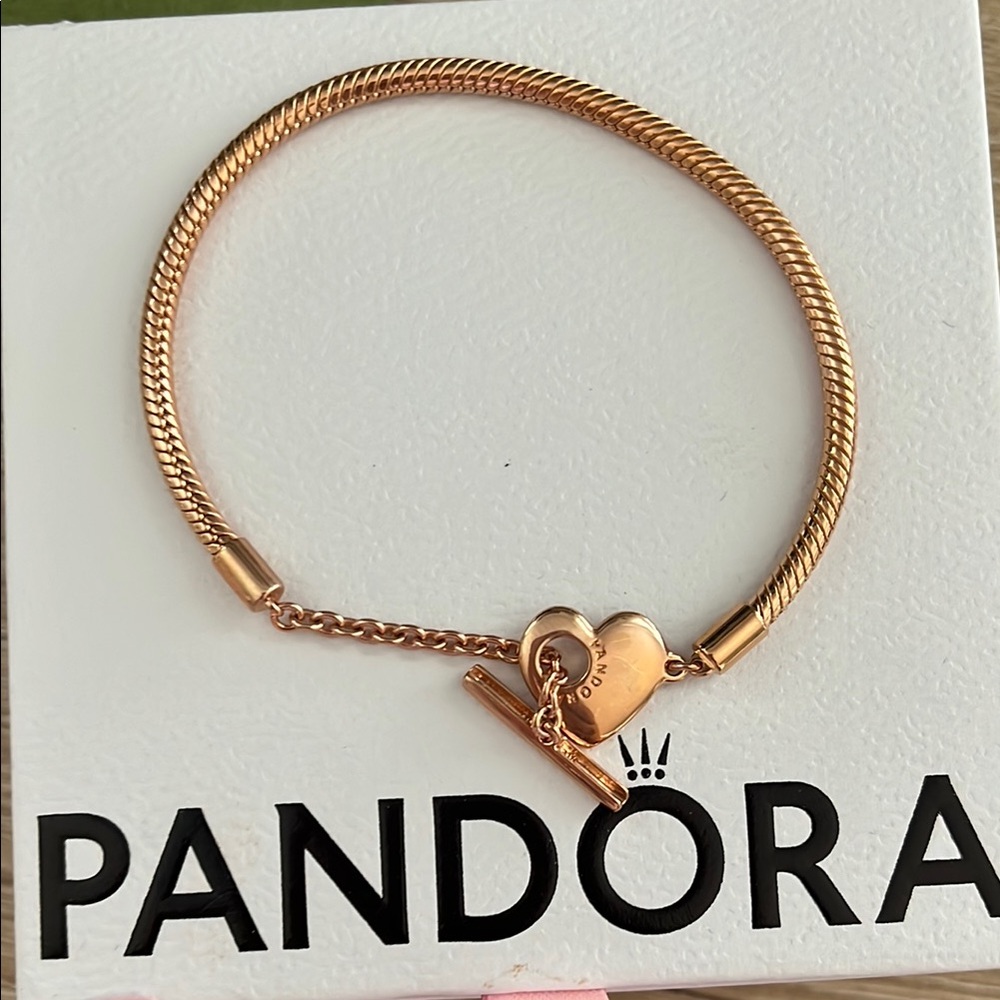 Pandora Moments Heart T-Bar Snake Chain
Bracelet
14k rose gold plating
